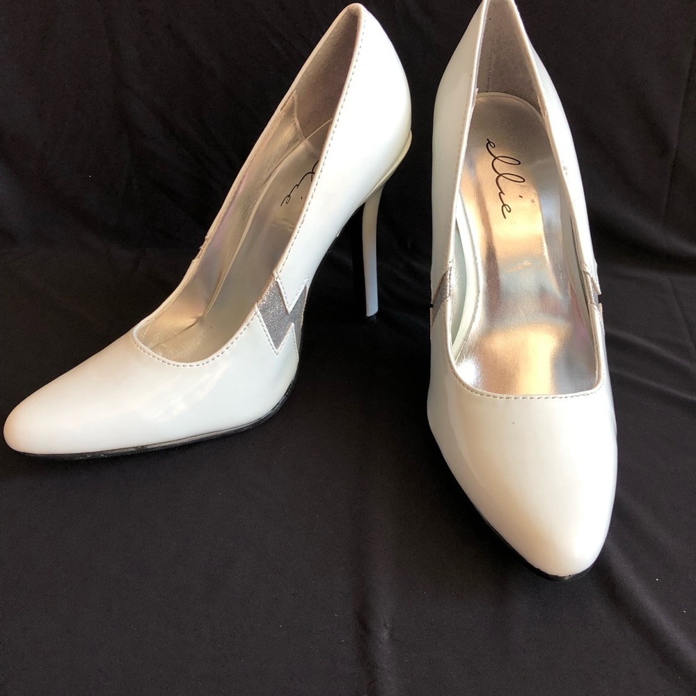 Ellie white pumps with silver zigzag size 6